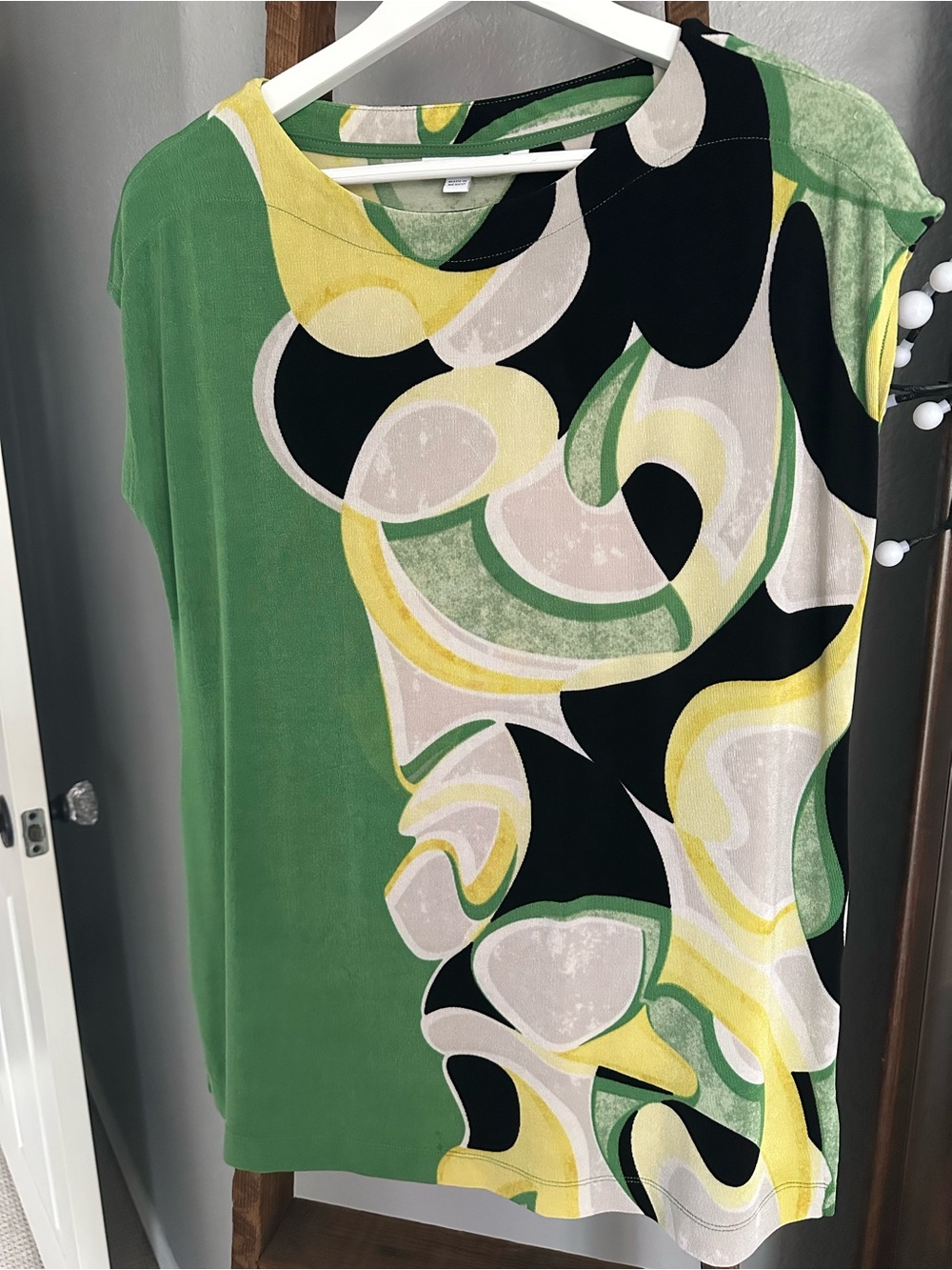 Chico’s Green Abstract Print Short Sleeve Top, size medium (1) - Picture 6 of 10